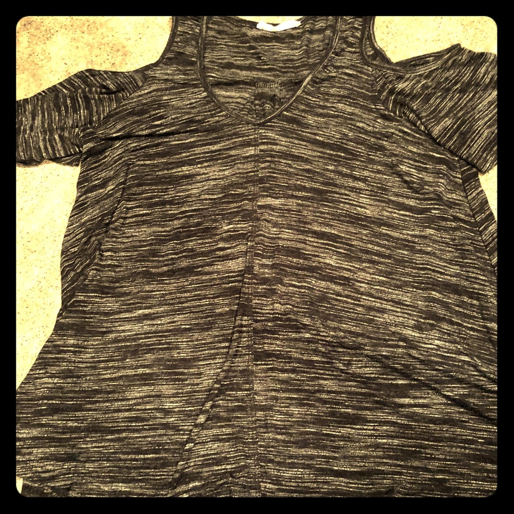 Women’s shoulder peek top